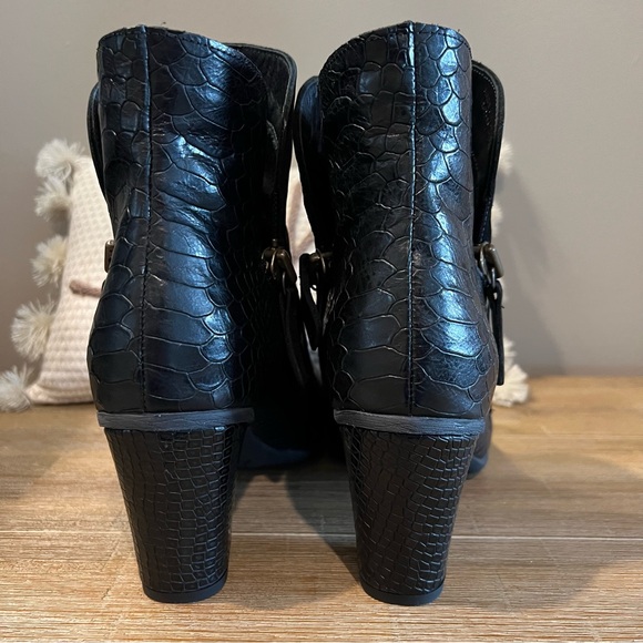 Black Leather /Suede Booties w/Zippers - size 10 EUC - Multi texture - Picture 4 of 16